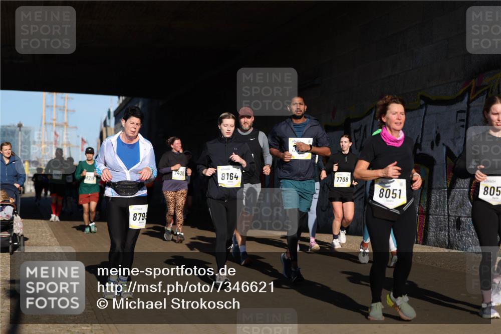06.10.2024 - 19. swb-Marathon Bremen Michael Strokosch http://msf.ph/oto/7346621 06.10.2024 10:21:23 Laufen 7062, 8216, 8799, 74, 20, 8164, 7708, 8051, 805 meine-sportfotos.de