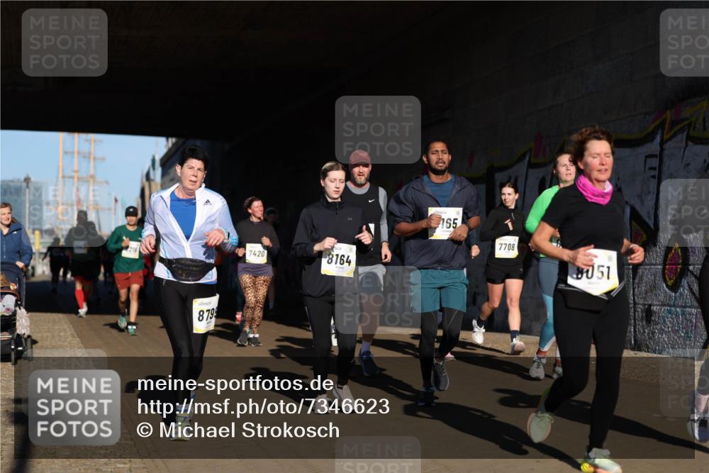 06.10.2024 - 19. swb-Marathon Bremen Michael Strokosch http://msf.ph/oto/7346623 06.10.2024 10:21:23 Laufen 7063, 879, 7420, 8164, 165, 7708, 8051 meine-sportfotos.de