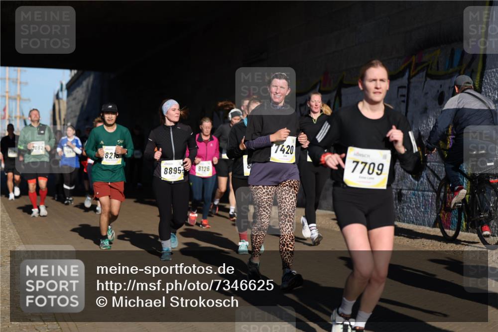 06.10.2024 - 19. swb-Marathon Bremen Michael Strokosch http://msf.ph/oto/7346625 06.10.2024 10:21:26 Laufen 062, 8215, 8895, 8126, 7420, 7709 meine-sportfotos.de