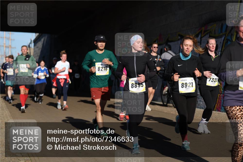 06.10.2024 - 19. swb-Marathon Bremen Michael Strokosch http://msf.ph/oto/7346633 06.10.2024 10:21:28 Laufen 7062, 8216, 8895, 8921, 7322, 700 meine-sportfotos.de