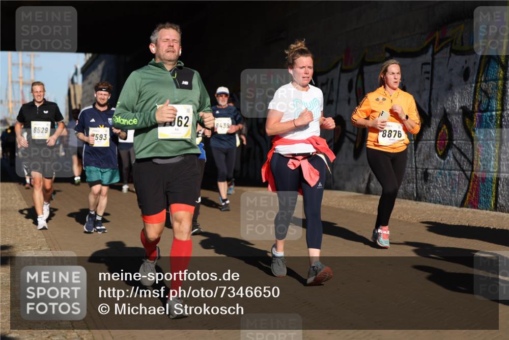 06.10.2024 - 19. swb-Marathon Bremen Michael Strokosch http://msf.ph/oto/7346650 06.10.2024 10:21:31 Laufen 8529, 593, 62, 8439, 8876 meine-sportfotos.de