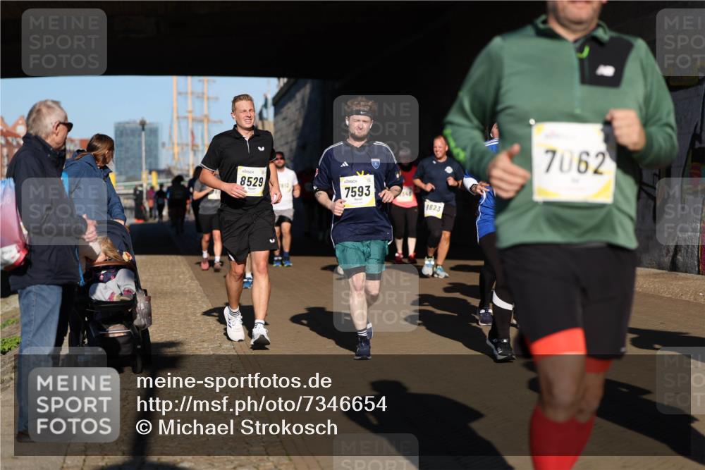 06.10.2024 - 19. swb-Marathon Bremen Michael Strokosch http://msf.ph/oto/7346654 06.10.2024 10:21:32 Laufen 8529, 1812, 7593, 8623, 7062 meine-sportfotos.de