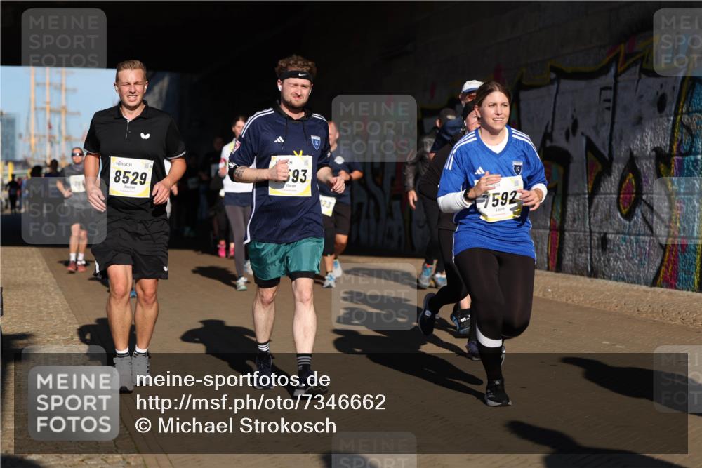 06.10.2024 - 19. swb-Marathon Bremen Michael Strokosch http://msf.ph/oto/7346662 06.10.2024 10:21:33 Laufen 76, 8529, 93, 23, 7592 meine-sportfotos.de