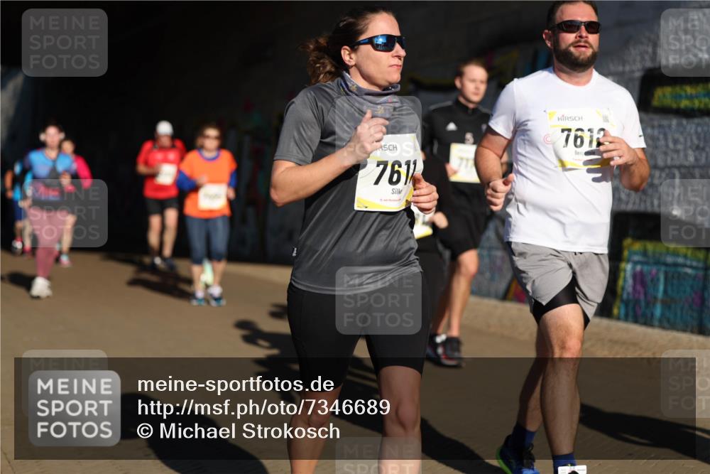 06.10.2024 - 19. swb-Marathon Bremen Michael Strokosch http://msf.ph/oto/7346689 06.10.2024 10:21:39 Laufen 7611, 7612 meine-sportfotos.de