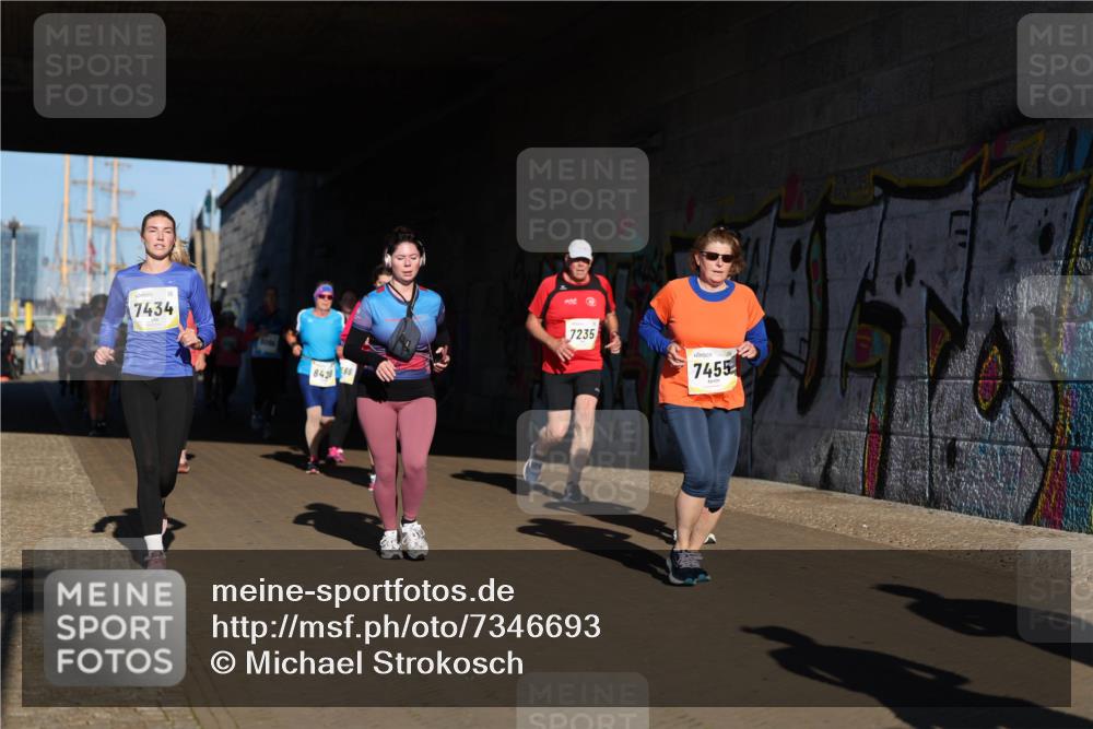 06.10.2024 - 19. swb-Marathon Bremen Michael Strokosch http://msf.ph/oto/7346693 06.10.2024 10:21:40 Laufen 7434, 84256, 7235, 7455 meine-sportfotos.de
