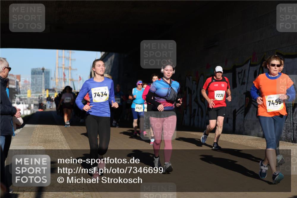 06.10.2024 - 19. swb-Marathon Bremen Michael Strokosch http://msf.ph/oto/7346699 06.10.2024 10:21:41 Laufen 3044, 7434, 8425, 7235, 7455 meine-sportfotos.de