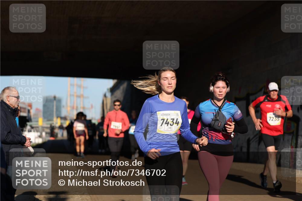 06.10.2024 - 19. swb-Marathon Bremen Michael Strokosch http://msf.ph/oto/7346702 06.10.2024 10:21:42 Laufen 7434, 7235 meine-sportfotos.de