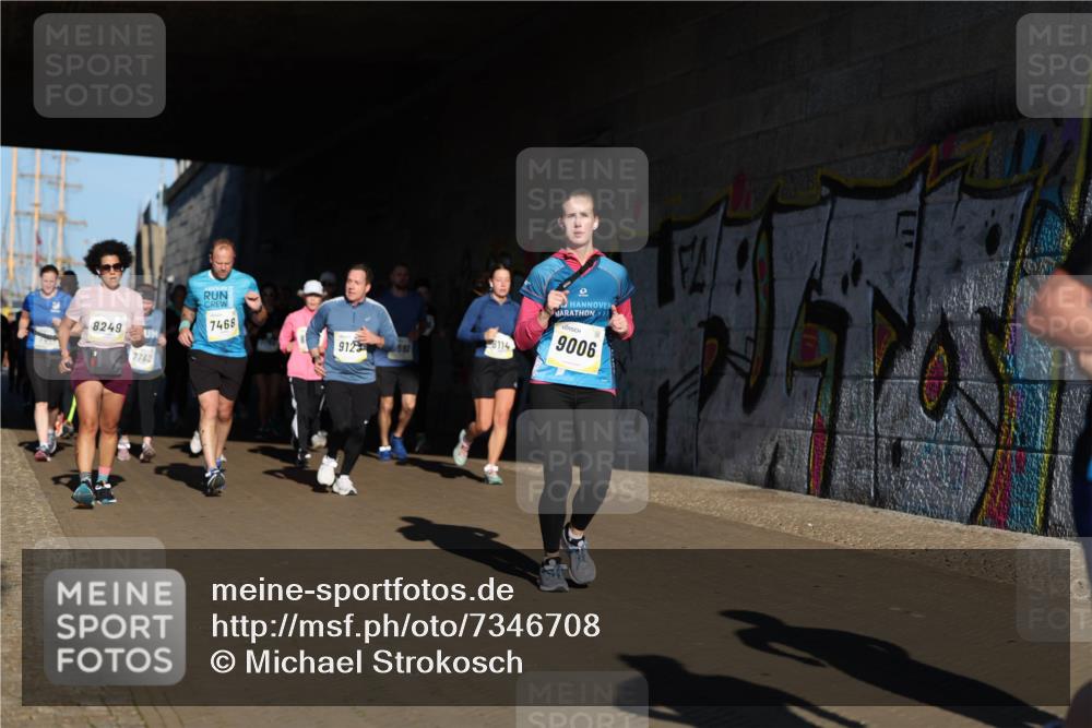 06.10.2024 - 19. swb-Marathon Bremen Michael Strokosch http://msf.ph/oto/7346708 06.10.2024 10:21:46 Laufen 8249, 7780, 7468, 912582, 8114, 9006 meine-sportfotos.de