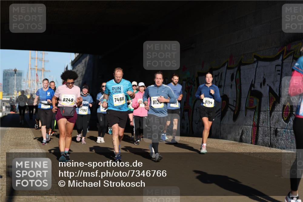 06.10.2024 - 19. swb-Marathon Bremen Michael Strokosch http://msf.ph/oto/7346766 06.10.2024 10:21:48 Laufen 8249, 7468, 79, 9125, 8114, 7780 meine-sportfotos.de