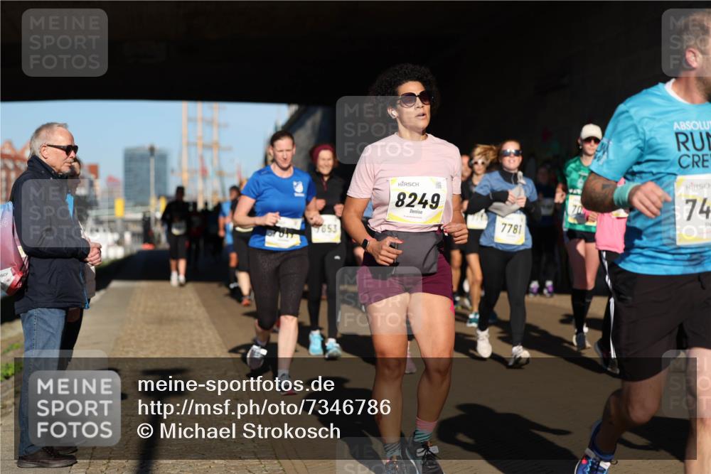 06.10.2024 - 19. swb-Marathon Bremen Michael Strokosch http://msf.ph/oto/7346786 06.10.2024 10:21:51 Laufen 7653, 8249, 7781, 70, 74 meine-sportfotos.de