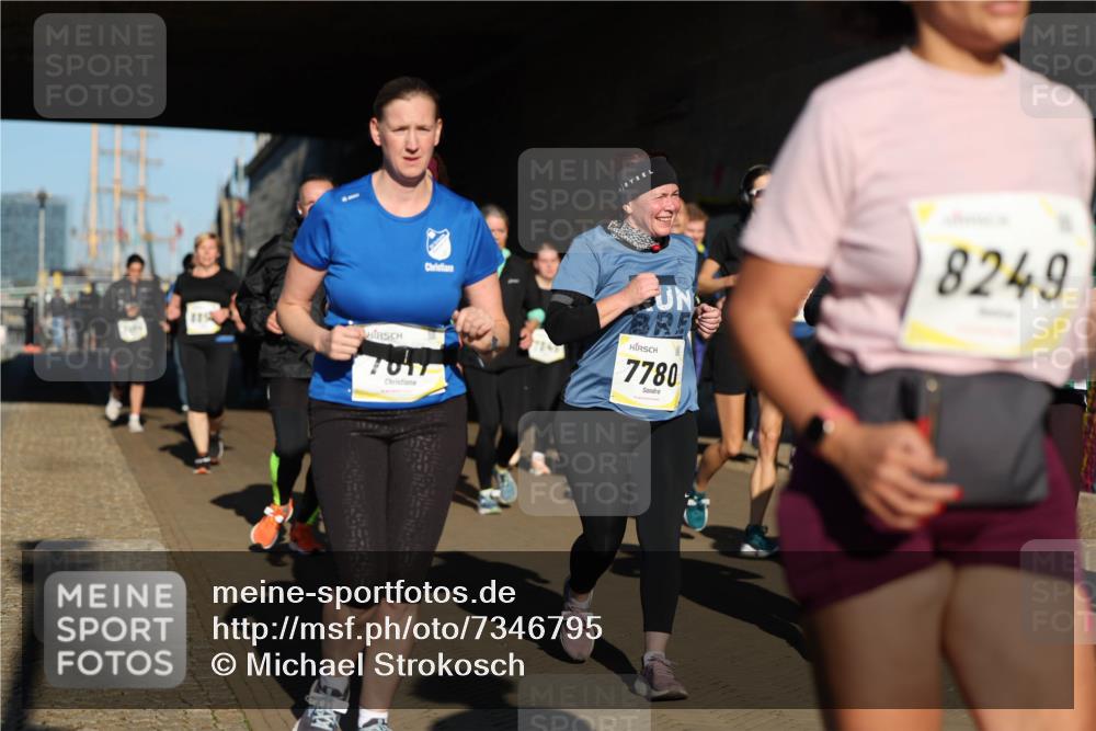 06.10.2024 - 19. swb-Marathon Bremen Michael Strokosch http://msf.ph/oto/7346795 06.10.2024 10:21:52 Laufen 7849, 8249, 7780 meine-sportfotos.de
