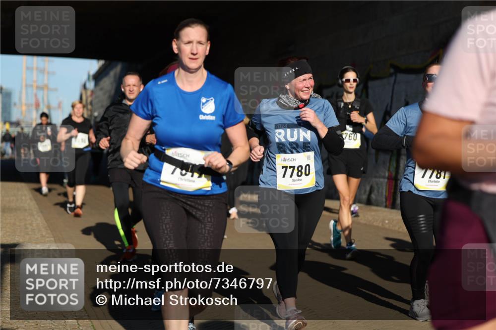 06.10.2024 - 19. swb-Marathon Bremen Michael Strokosch http://msf.ph/oto/7346797 06.10.2024 10:21:53 Laufen 2024, 7780, 760, 7781 meine-sportfotos.de