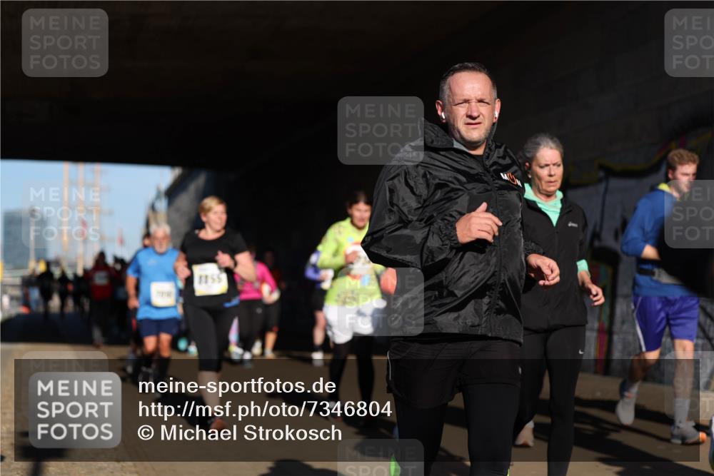 06.10.2024 - 19. swb-Marathon Bremen Michael Strokosch http://msf.ph/oto/7346804 06.10.2024 10:21:55 Laufen  meine-sportfotos.de