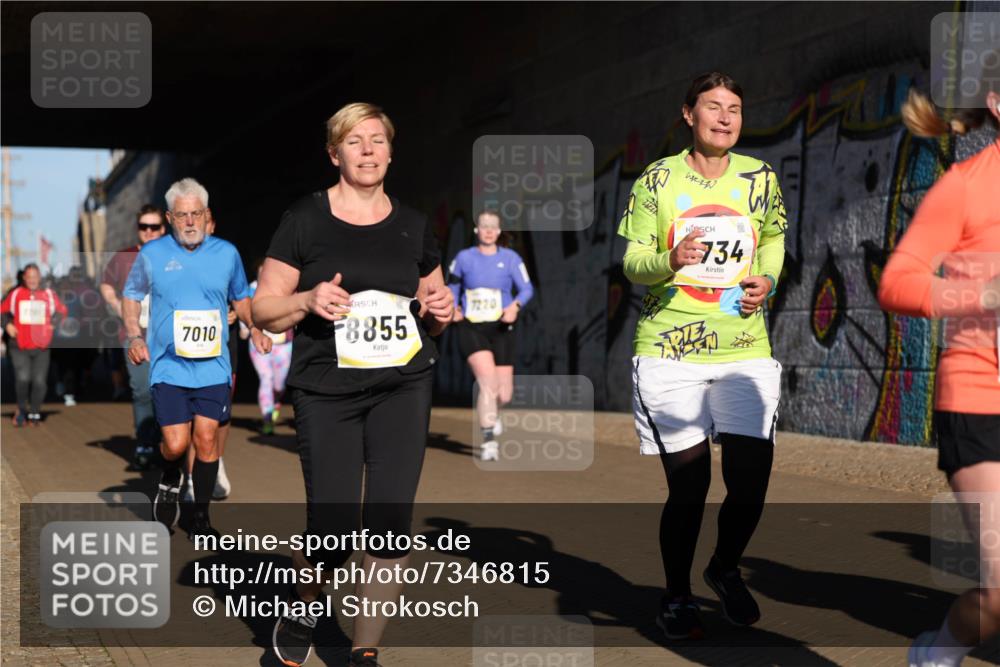 06.10.2024 - 19. swb-Marathon Bremen Michael Strokosch http://msf.ph/oto/7346815 06.10.2024 10:21:57 Laufen 7010, 8855, 7220, 734 meine-sportfotos.de