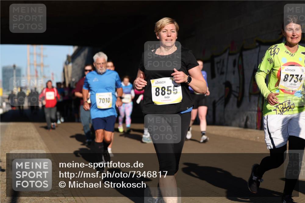 06.10.2024 - 19. swb-Marathon Bremen Michael Strokosch http://msf.ph/oto/7346817 06.10.2024 10:21:57 Laufen 7010, 8855, 8734 meine-sportfotos.de