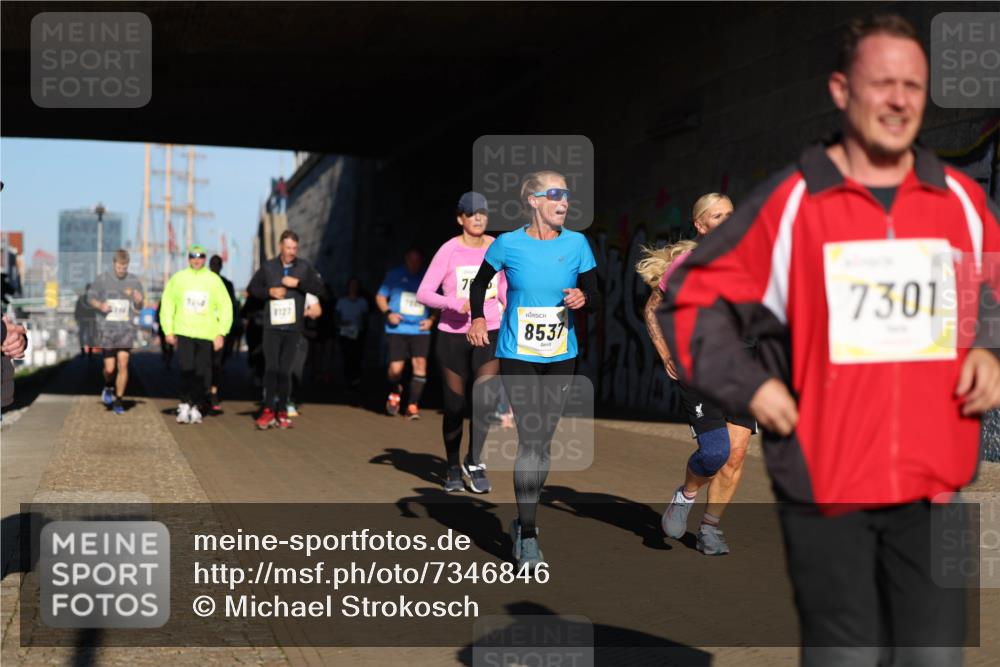 06.10.2024 - 19. swb-Marathon Bremen Michael Strokosch http://msf.ph/oto/7346846 06.10.2024 10:22:04 Laufen 7, 8537, 7301 meine-sportfotos.de
