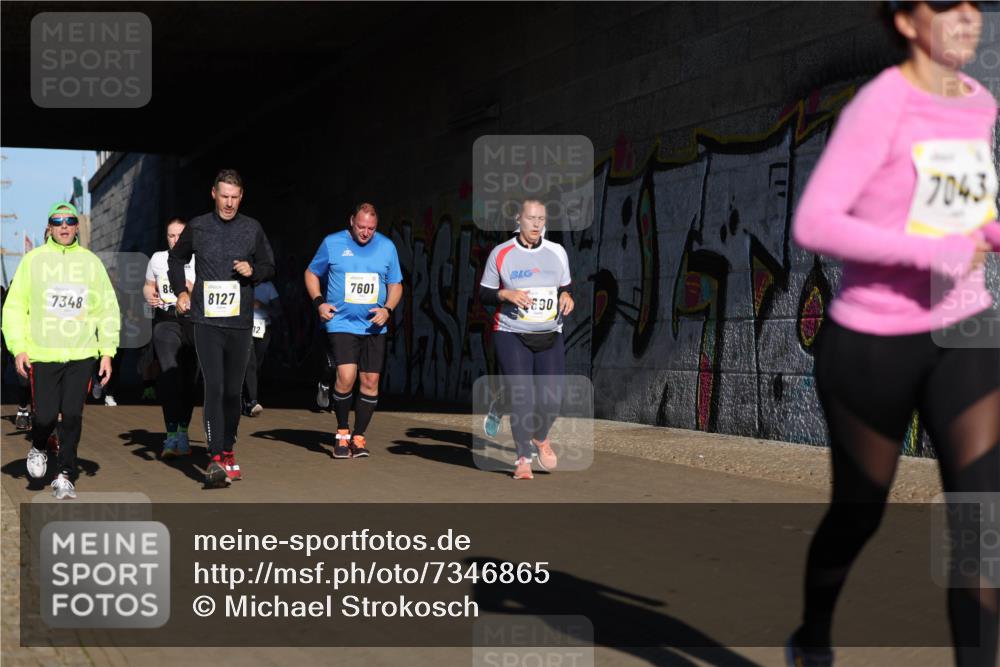 06.10.2024 - 19. swb-Marathon Bremen Michael Strokosch http://msf.ph/oto/7346865 06.10.2024 10:22:07 Laufen 88, 7348, 8127, 12, 7601, 890, 7043 meine-sportfotos.de
