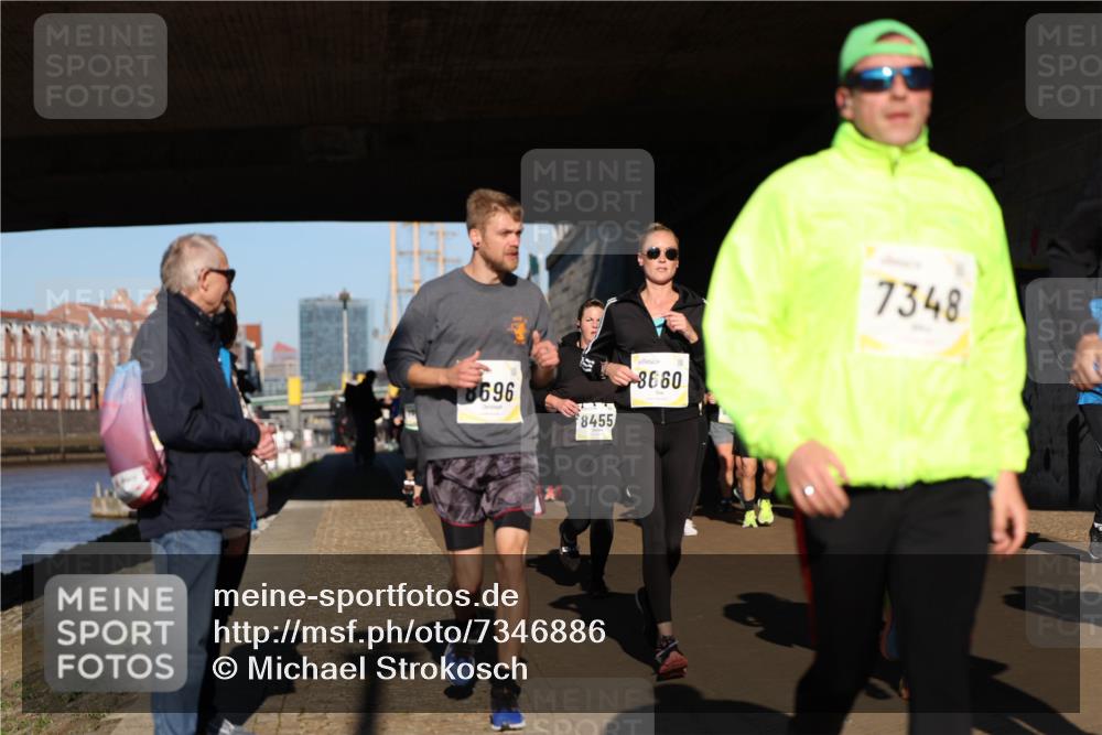 06.10.2024 - 19. swb-Marathon Bremen Michael Strokosch http://msf.ph/oto/7346886 06.10.2024 10:22:10 Laufen 8696, 8455, 8660, 7348 meine-sportfotos.de