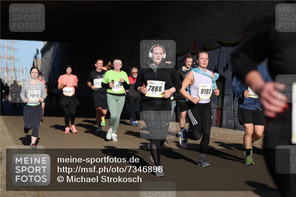 06.10.2024 - 19. swb-Marathon Bremen Michael Strokosch http://msf.ph/oto/7346896 06.10.2024 10:22:14 Laufen 590, 7949, 859, 8353, 7868, 9103 meine-sportfotos.de