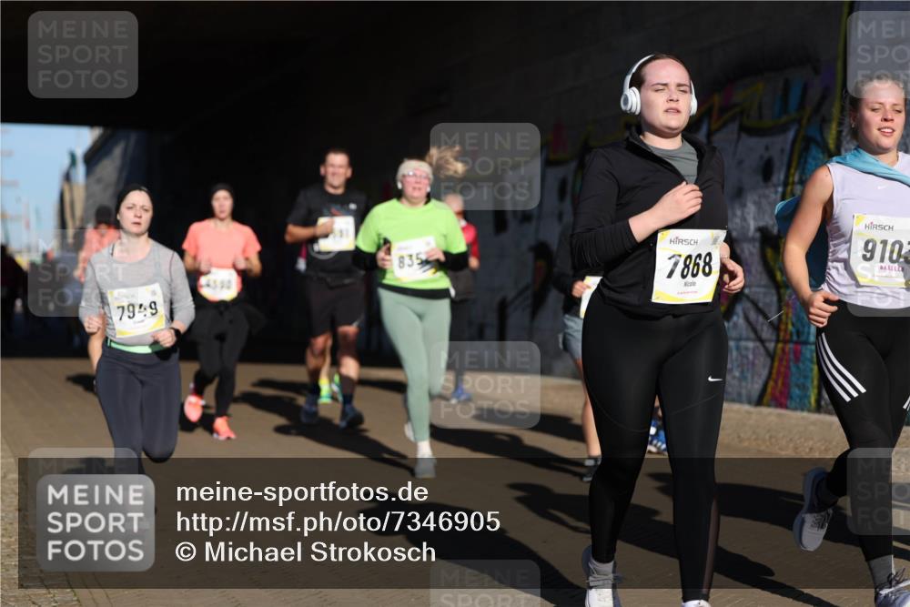06.10.2024 - 19. swb-Marathon Bremen Michael Strokosch http://msf.ph/oto/7346905 06.10.2024 10:22:15 Laufen 4590, 835, 7949, 7868, 9105 meine-sportfotos.de