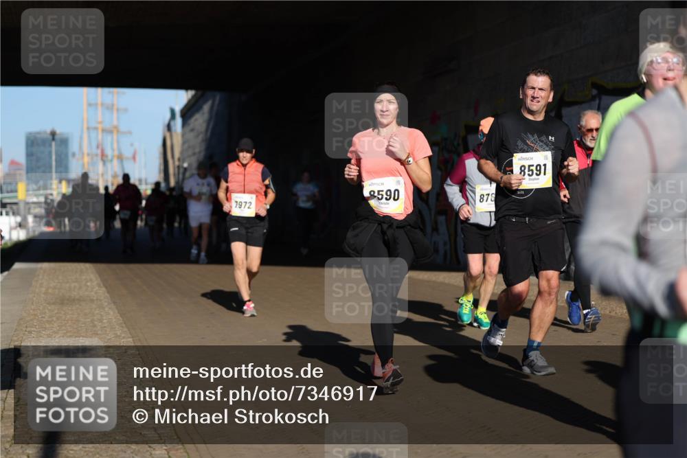 06.10.2024 - 19. swb-Marathon Bremen Michael Strokosch http://msf.ph/oto/7346917 06.10.2024 10:22:16 Laufen 7972, 8590, 8591, 2022, 876 meine-sportfotos.de