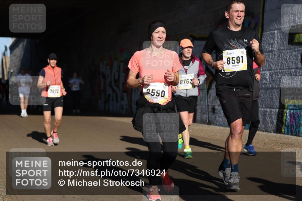 06.10.2024 - 19. swb-Marathon Bremen Michael Strokosch http://msf.ph/oto/7346924 06.10.2024 10:22:17 Laufen 7972, 2590, 8762, 8591, 2022 meine-sportfotos.de
