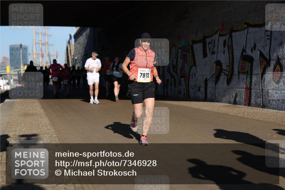 06.10.2024 - 19. swb-Marathon Bremen Michael Strokosch http://msf.ph/oto/7346928 06.10.2024 10:22:18 Laufen 7972 meine-sportfotos.de