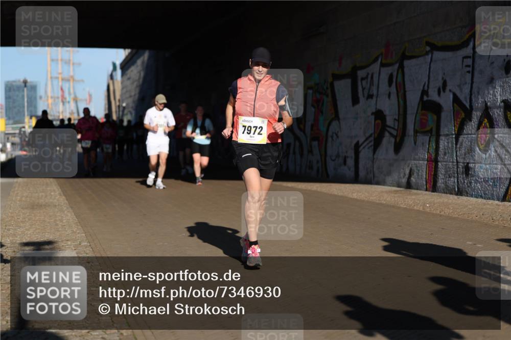 06.10.2024 - 19. swb-Marathon Bremen Michael Strokosch http://msf.ph/oto/7346930 06.10.2024 10:22:19 Laufen 7972 meine-sportfotos.de