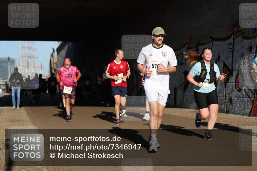 06.10.2024 - 19. swb-Marathon Bremen Michael Strokosch http://msf.ph/oto/7346947 06.10.2024 10:22:24 Laufen 7707, 916 meine-sportfotos.de