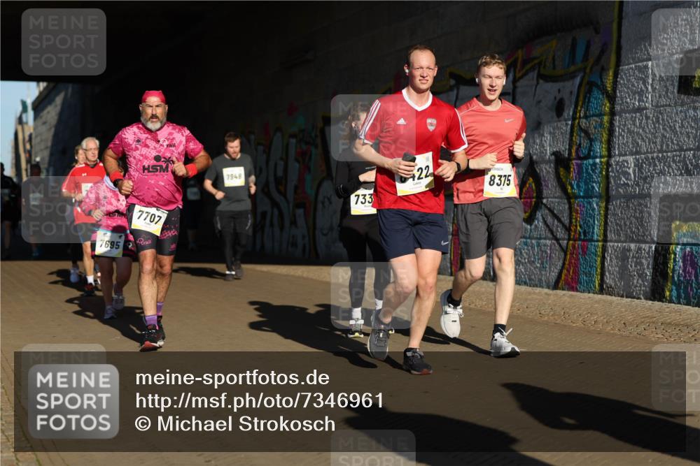 06.10.2024 - 19. swb-Marathon Bremen Michael Strokosch http://msf.ph/oto/7346961 06.10.2024 10:22:26 Laufen 76959, 7707, 7948, 733, 22, 8375 meine-sportfotos.de