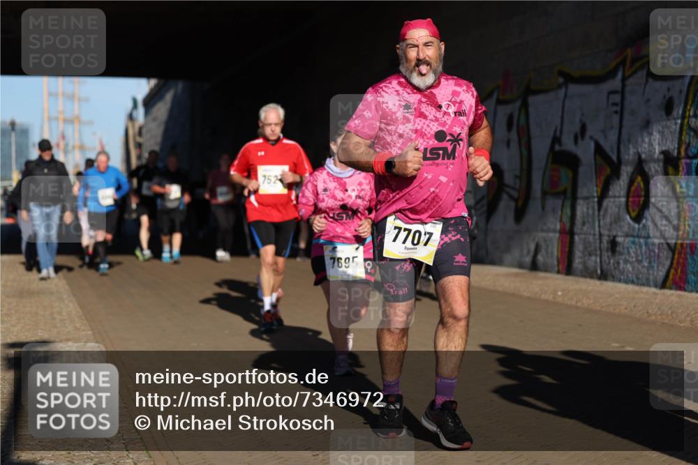 06.10.2024 - 19. swb-Marathon Bremen Michael Strokosch http://msf.ph/oto/7346972 06.10.2024 10:22:28 Laufen 752, 7695, 7707 meine-sportfotos.de