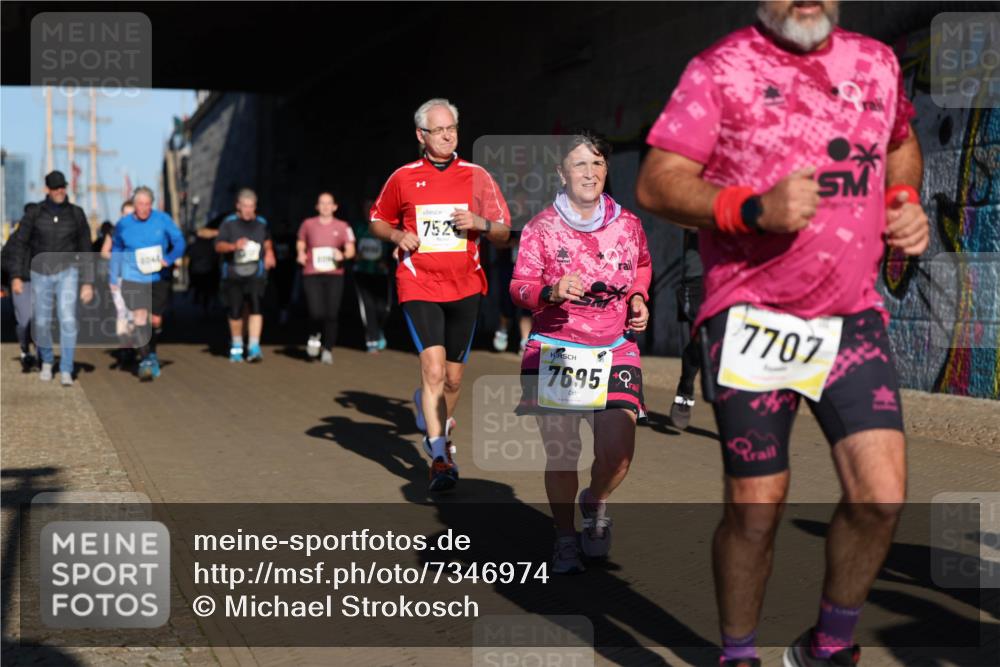 06.10.2024 - 19. swb-Marathon Bremen Michael Strokosch http://msf.ph/oto/7346974 06.10.2024 10:22:28 Laufen 752, 7695, 7707 meine-sportfotos.de