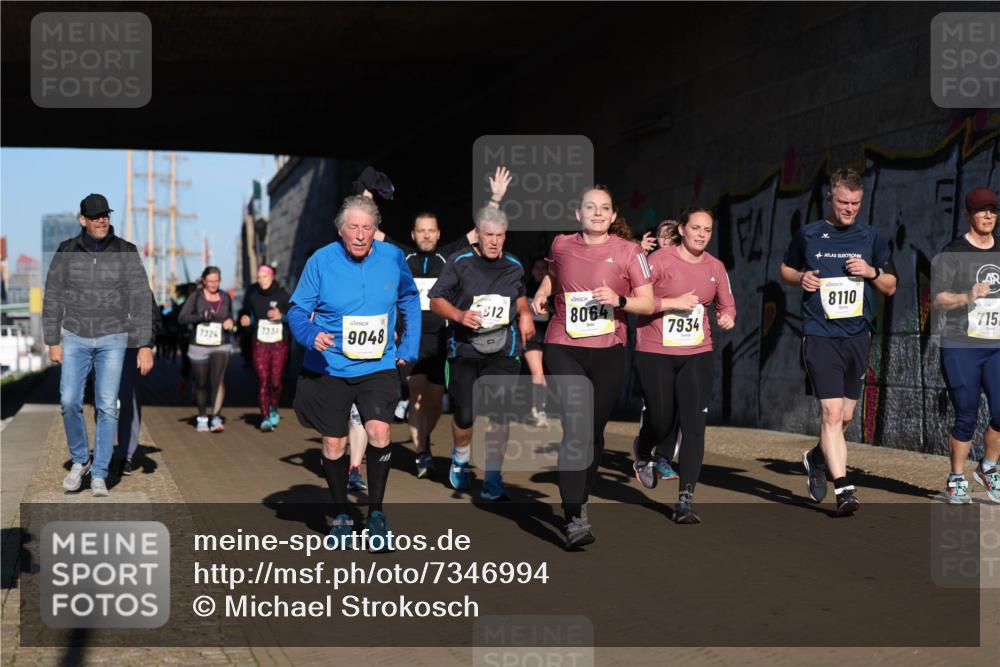 06.10.2024 - 19. swb-Marathon Bremen Michael Strokosch http://msf.ph/oto/7346994 06.10.2024 10:22:32 Laufen 7331, 7324, 9048, 912, 8064, 7934, 8110, 7157 meine-sportfotos.de