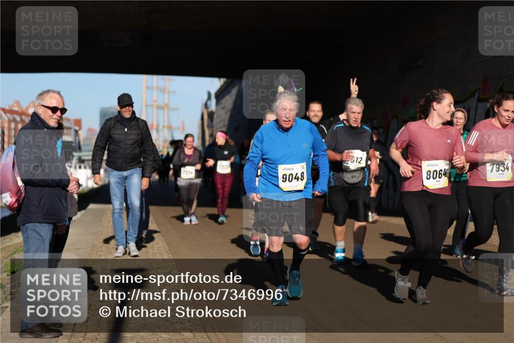 06.10.2024 - 19. swb-Marathon Bremen Michael Strokosch http://msf.ph/oto/7346996 06.10.2024 10:22:33 Laufen 7224, 7337, 9048, 12, 8064, 7934 meine-sportfotos.de