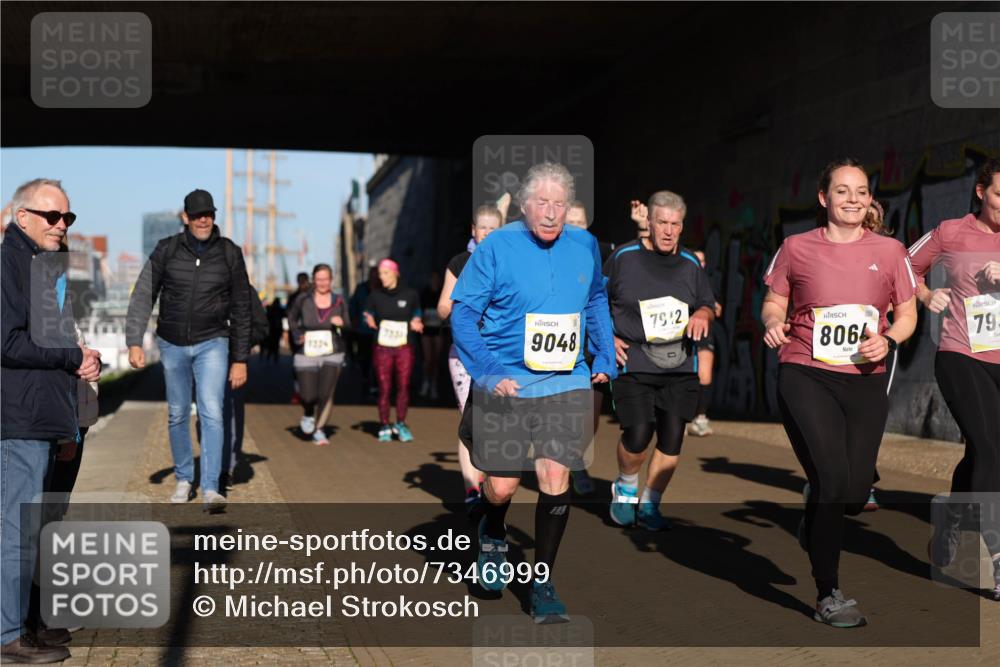 06.10.2024 - 19. swb-Marathon Bremen Michael Strokosch http://msf.ph/oto/7346999 06.10.2024 10:22:33 Laufen 7331, 7224, 9048, 7912, 8064, 79 meine-sportfotos.de
