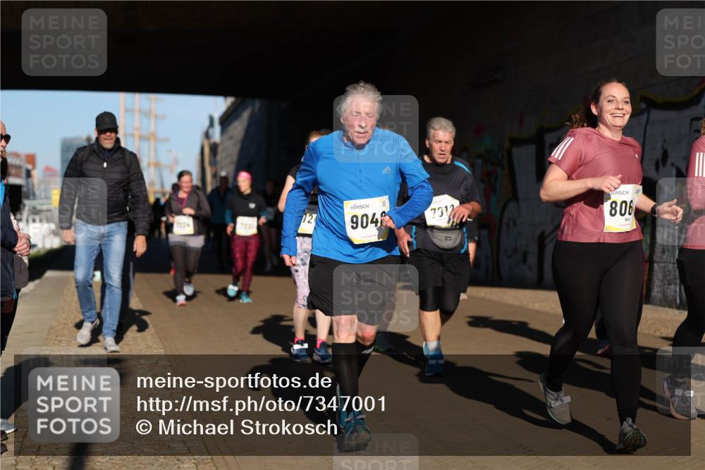 06.10.2024 - 19. swb-Marathon Bremen Michael Strokosch http://msf.ph/oto/7347001 06.10.2024 10:22:34 Laufen 124, 904, 7312, 806 meine-sportfotos.de