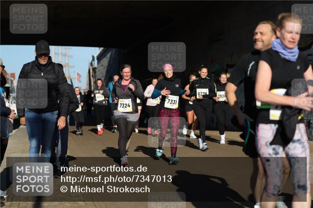 06.10.2024 - 19. swb-Marathon Bremen Michael Strokosch http://msf.ph/oto/7347013 06.10.2024 10:22:36 Laufen 8632, 7324, 8149, 7331, 8279, 7936 meine-sportfotos.de