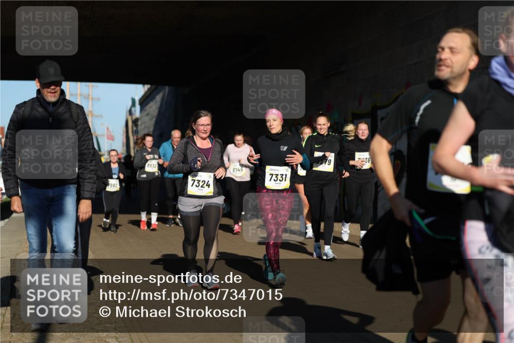 06.10.2024 - 19. swb-Marathon Bremen Michael Strokosch http://msf.ph/oto/7347015 06.10.2024 10:22:37 Laufen 982, 8632, 7324, 8149, 7331, 79, 36 meine-sportfotos.de