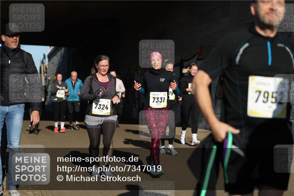 06.10.2024 - 19. swb-Marathon Bremen Michael Strokosch http://msf.ph/oto/7347019 06.10.2024 10:22:37 Laufen 8632, 7324, 7331, 79, 7952 meine-sportfotos.de