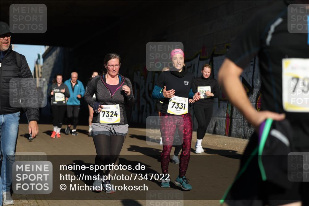 06.10.2024 - 19. swb-Marathon Bremen Michael Strokosch http://msf.ph/oto/7347022 06.10.2024 10:22:38 Laufen 8630, 7324, 7331, 793, 79 meine-sportfotos.de