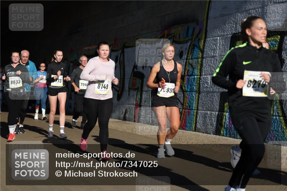 06.10.2024 - 19. swb-Marathon Bremen Michael Strokosch http://msf.ph/oto/7347025 06.10.2024 10:22:40 Laufen 8632, 32, 8270, 773, 7946, 8149, 598 meine-sportfotos.de