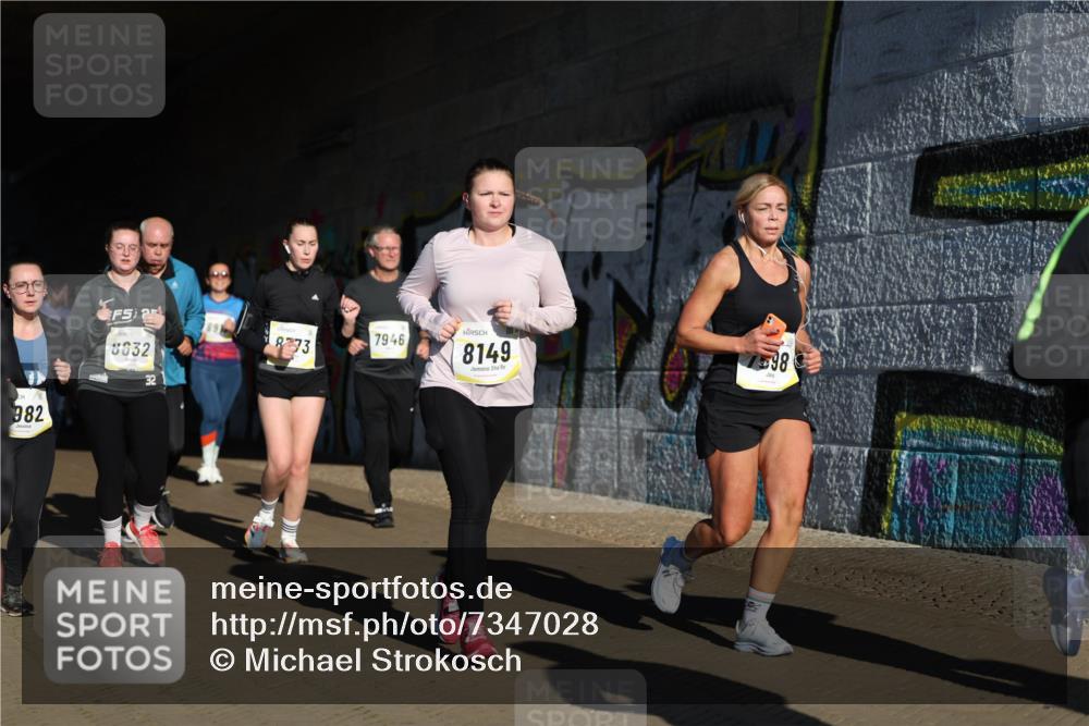 06.10.2024 - 19. swb-Marathon Bremen Michael Strokosch http://msf.ph/oto/7347028 06.10.2024 10:22:40 Laufen 982, 8632, 32, 873, 7946, 8149, 198 meine-sportfotos.de