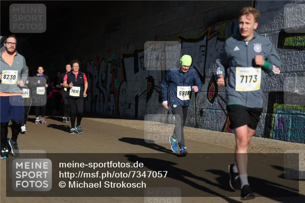 06.10.2024 - 19. swb-Marathon Bremen Michael Strokosch http://msf.ph/oto/7347057 06.10.2024 10:22:48 Laufen 8230, 84, 7913, 7173, 8808, 7810 meine-sportfotos.de