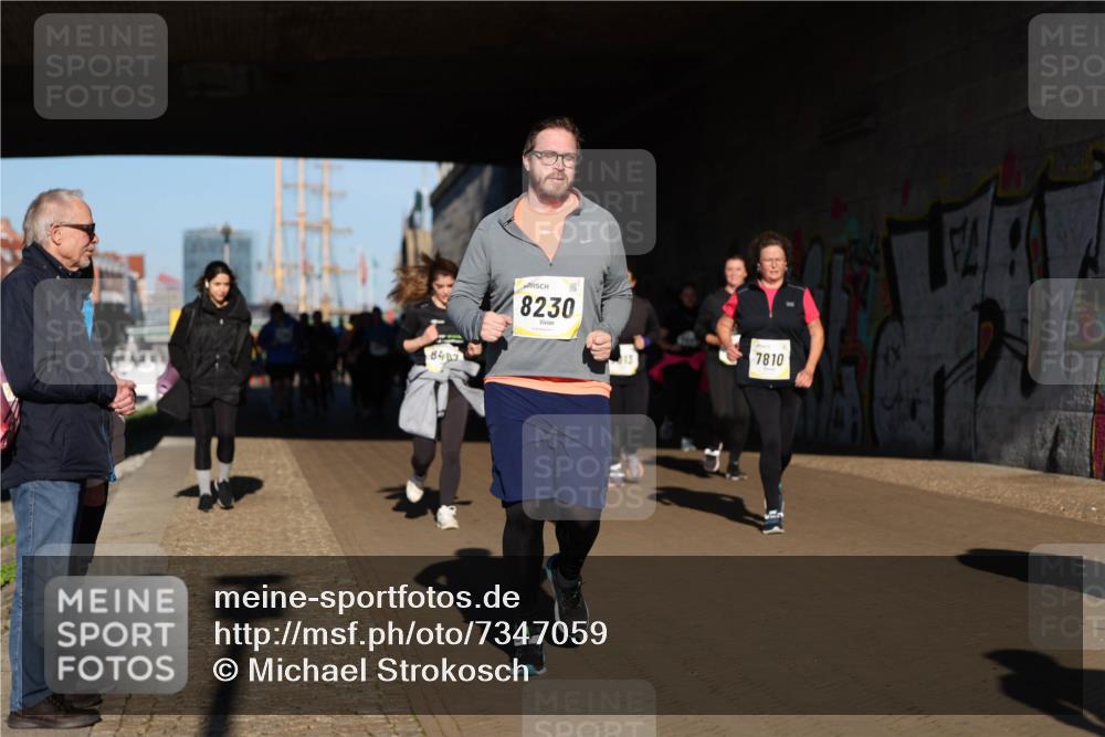 06.10.2024 - 19. swb-Marathon Bremen Michael Strokosch http://msf.ph/oto/7347059 06.10.2024 10:22:49 Laufen 8487, 8230, 7810 meine-sportfotos.de