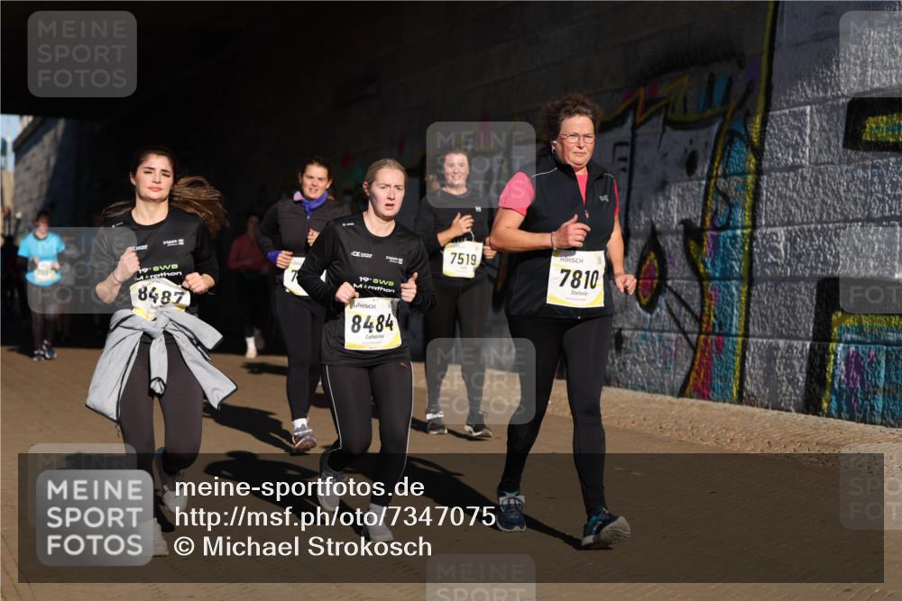 06.10.2024 - 19. swb-Marathon Bremen Michael Strokosch http://msf.ph/oto/7347075 06.10.2024 10:22:52 Laufen 100072, 7519, 7810, 19, 8487, 19, 8484 meine-sportfotos.de