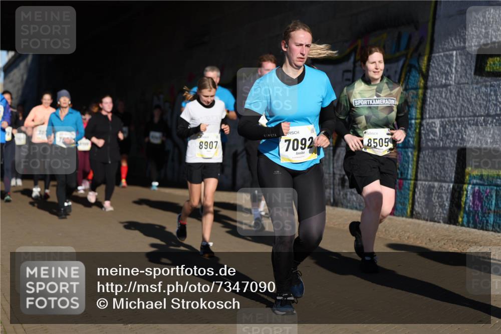 06.10.2024 - 19. swb-Marathon Bremen Michael Strokosch http://msf.ph/oto/7347090 06.10.2024 10:22:58 Laufen 8907, 7092, 8505 meine-sportfotos.de