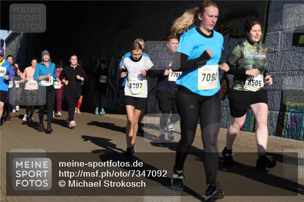 06.10.2024 - 19. swb-Marathon Bremen Michael Strokosch http://msf.ph/oto/7347092 06.10.2024 10:22:59 Laufen 66, 9076, 7692, 8709, 241, 6907, 7799, 7092, 8505 meine-sportfotos.de