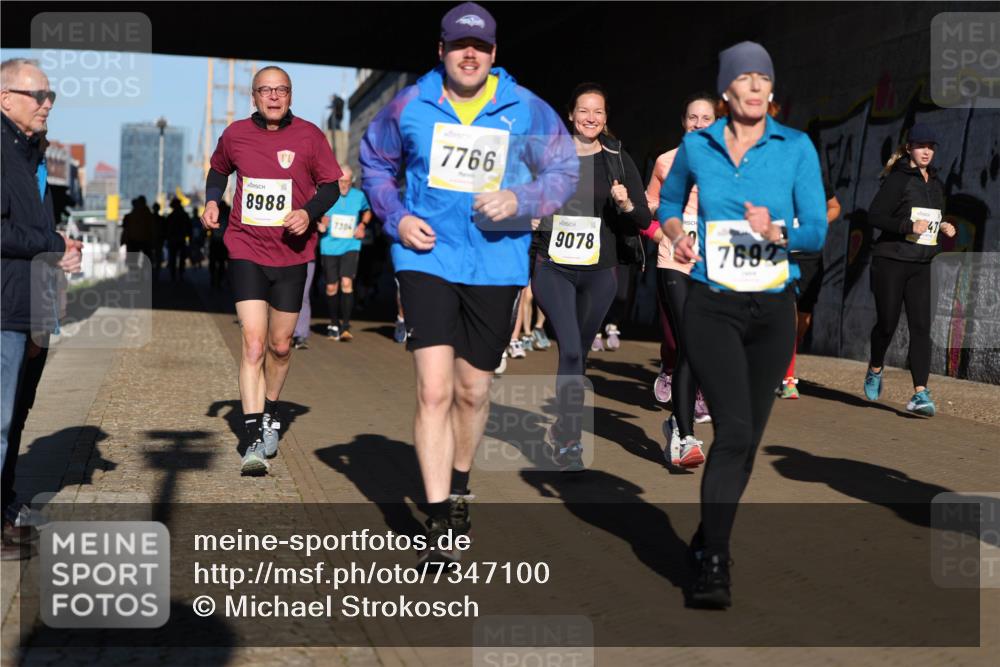 06.10.2024 - 19. swb-Marathon Bremen Michael Strokosch http://msf.ph/oto/7347100 06.10.2024 10:23:02 Laufen 8988, 7304, 7766, 9078, 7692, 47 meine-sportfotos.de