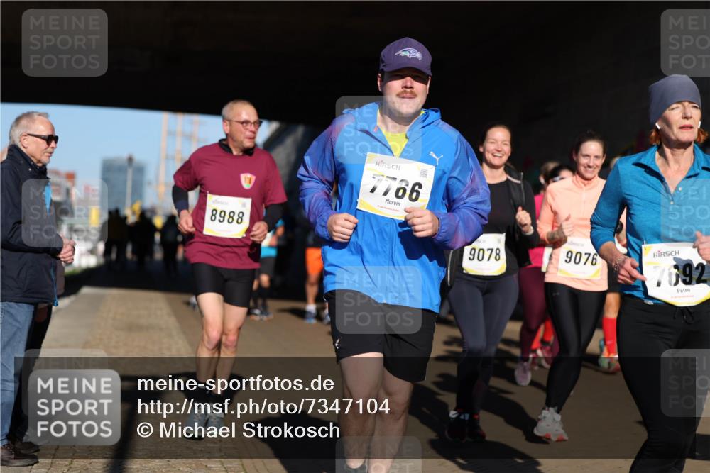 06.10.2024 - 19. swb-Marathon Bremen Michael Strokosch http://msf.ph/oto/7347104 06.10.2024 10:23:02 Laufen 8988, 7766, 9078, 9076, 7092 meine-sportfotos.de