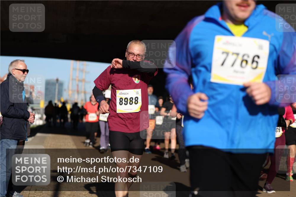 06.10.2024 - 19. swb-Marathon Bremen Michael Strokosch http://msf.ph/oto/7347109 06.10.2024 10:23:03 Laufen 8988, 7766, 09 meine-sportfotos.de